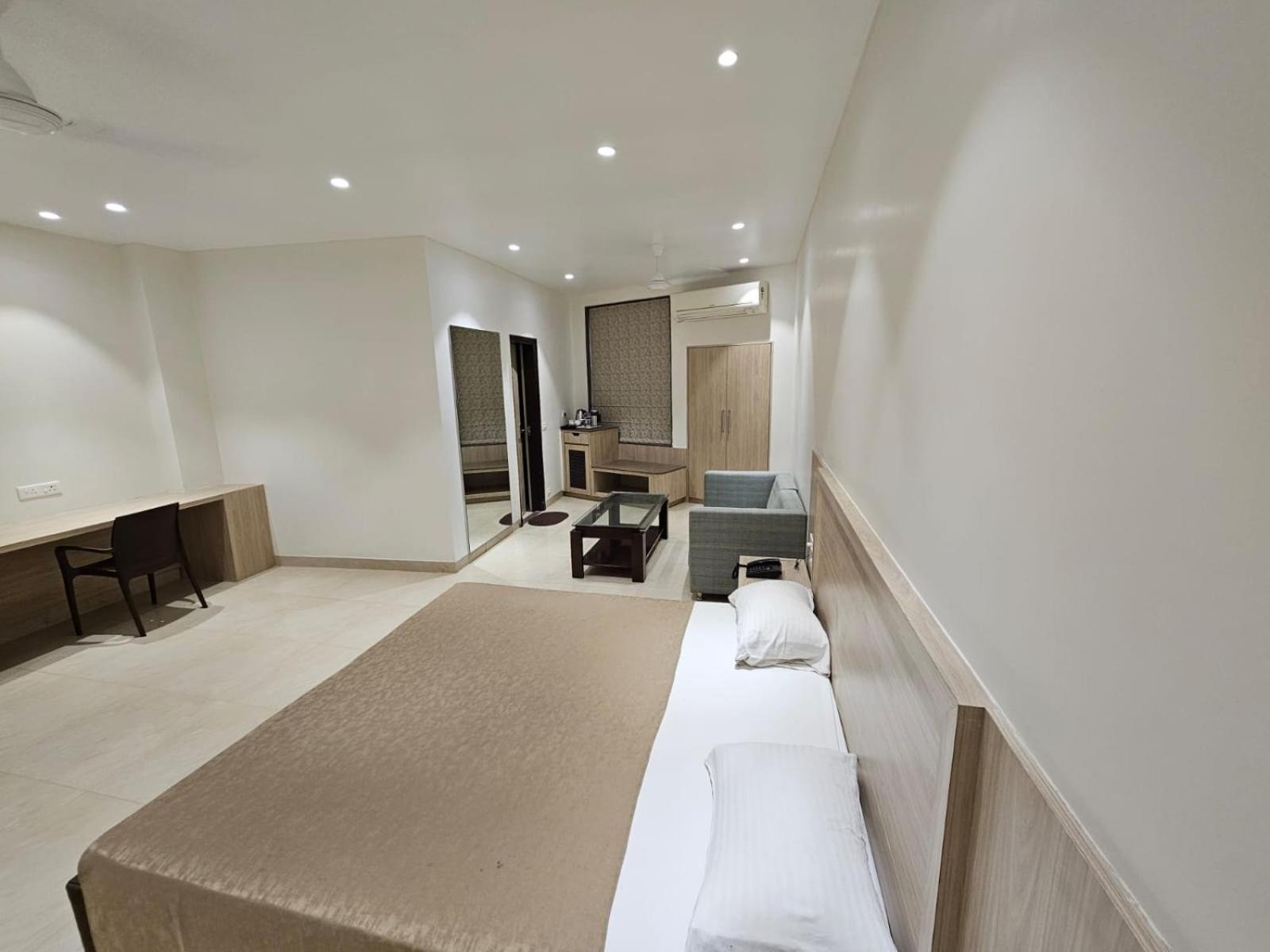 Hotel Bagla Atithi Banaras Varanasi Exteriör bild
